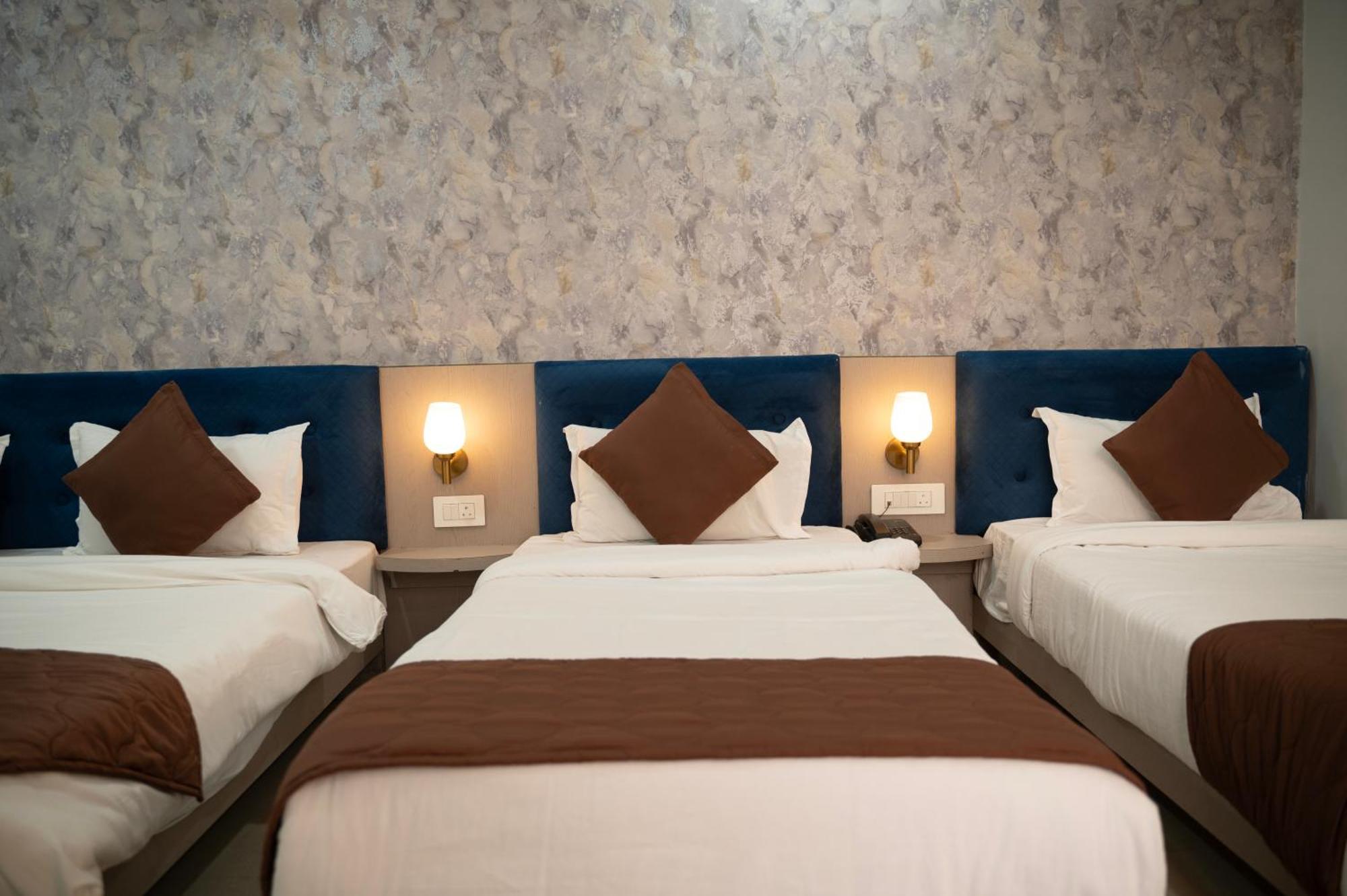 Hotel Manaal Akolia エクステリア 写真