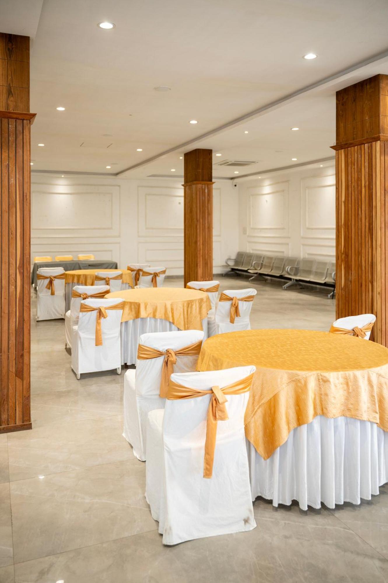 Hotel Manaal Akolia エクステリア 写真